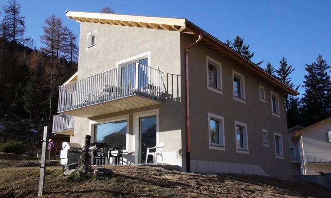 Pontresina Apartment | Cozy Holiday Apartment in Pontresina for 2-3 Guests