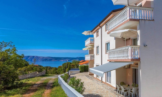 Povile Apartment | Cozy Holiday Apartment Povile for 2-5 Guests with Amenities
