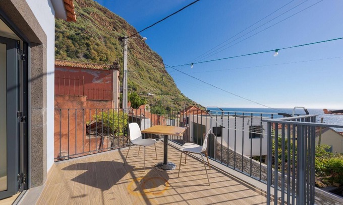 Jardim do Mar Apartment | Cozy Jardim do Mar Apartment for Two with Kitchen & Breakfast