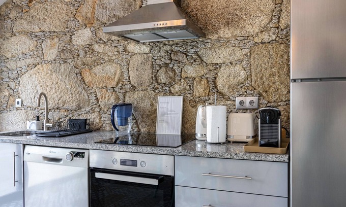 Cardielos Apartment | Relax at 'Suite Casa do Mestre': Pool, Mountain Views & Wi-Fi