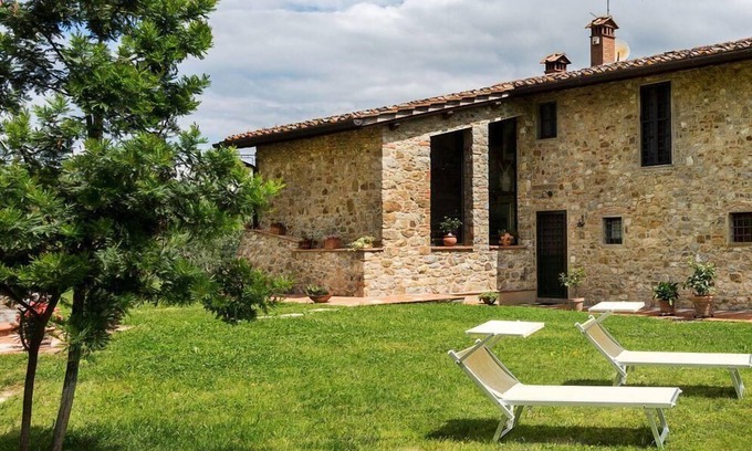 Quarrata Apartment | Ideal Holiday Apartment Quarrata for 2-6 Persons