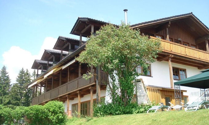 Honigsgrub Apartment | Cozy Rinchnach Apartment for 2 with Pet-Friendly Amenities