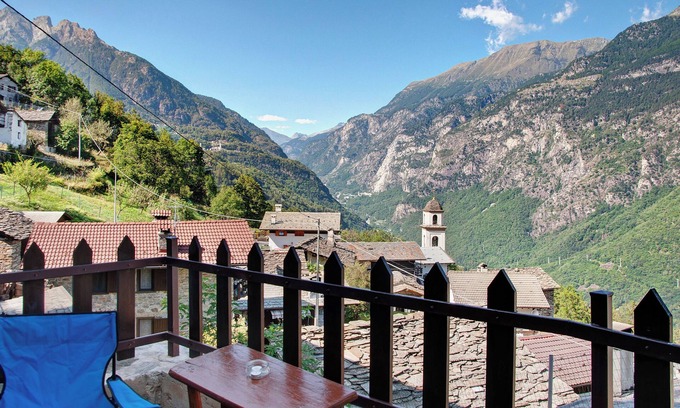 San Giacomo Filippo Apartment | Sweet Somma Mountain Lodge: Scenic Retreat with Garden View