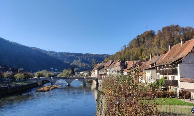 Clos du Doubs Apartment | Cozy Holiday Apartment Seleute for 2-8 Guests with Amenities
