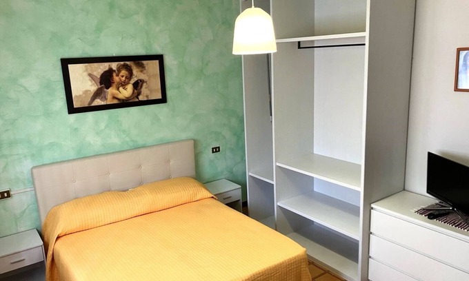 Viserbella Apartment | Sea View Holiday Apartment "Sole" with Shared Garden & Wi-Fi