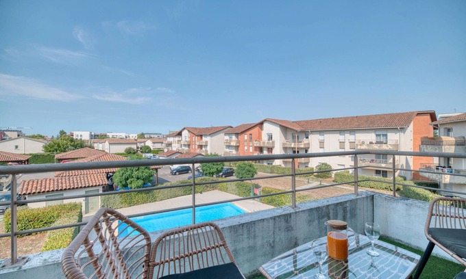 Saint - Martin - du - Touch Apartment | Cozy Holiday Apartment Near Airport with Heated Pool & Wi-Fi