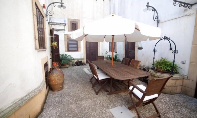 Specchia Historic Centre House | Cozy Holiday Apartment in Specchia for 2-4 Guests