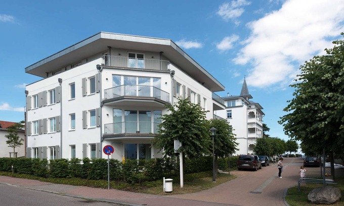 Binz Apartment | Seaside Retreat: Strandhaus Seeblick Binz with Terrace
