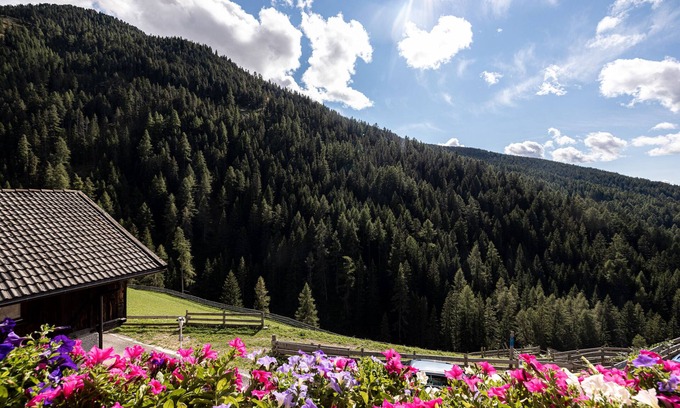 Sarentino Apartment | Scenic Holiday Apartment "Talblick Hinterproslhof" with Wi-Fi