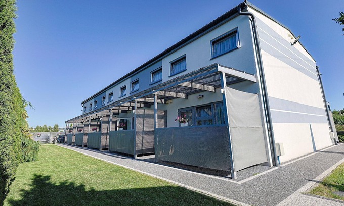 Ustka Apartment | Cozy Holiday Apartment in Ustka with Pool and Kitchen