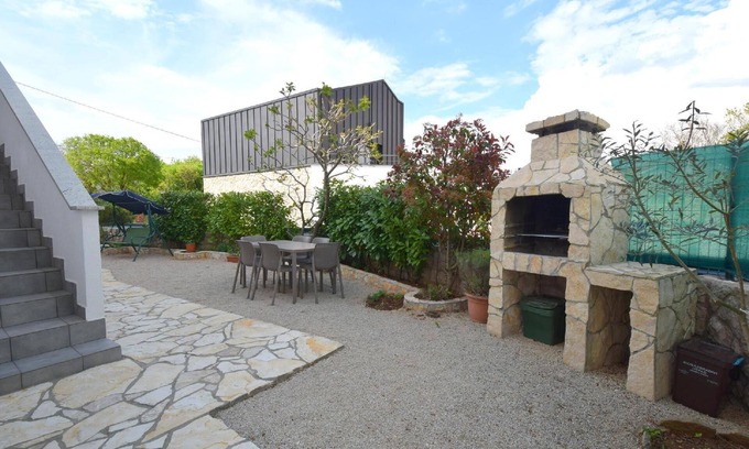 Rasopasno Apartment | Cozy Holiday Apartment in Vantačići for 1-2 Guests