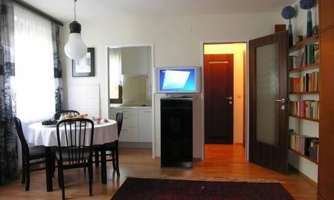 Penzing Apartment | Cozy Holiday Apartment in Vienna for 1-2 Guests