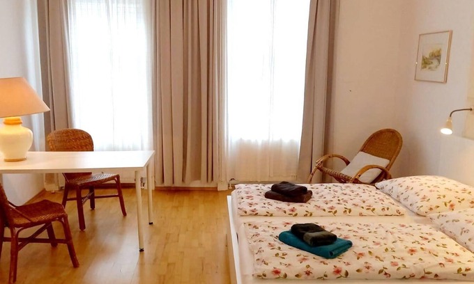 Himmelpfortgrund Apartment | Spacious Holiday Apartment in Vienna for Up to 8 Guests