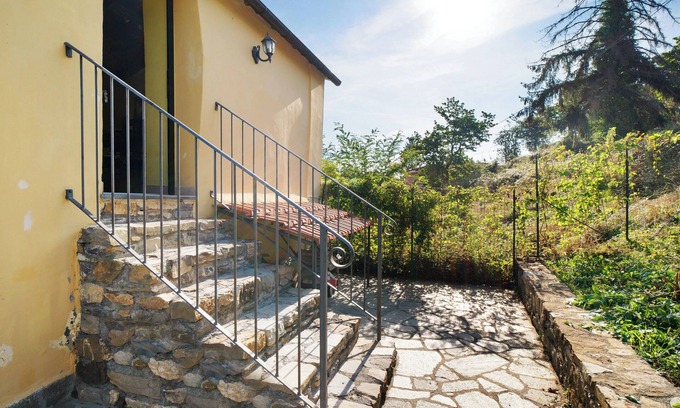 Ville San Pietro Apartment | Cozy Villa Nel Borgo with Mountain View & Private Garden