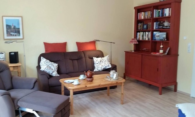 Warwerort Apartment | Pet-Friendly Holiday Apartment in Warwerort for Up to 3 Guests