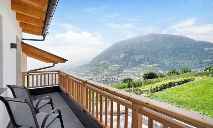 Lagundo Apartment | Top-Rated "Weinberg" Apartment with Mountain Views & Garden