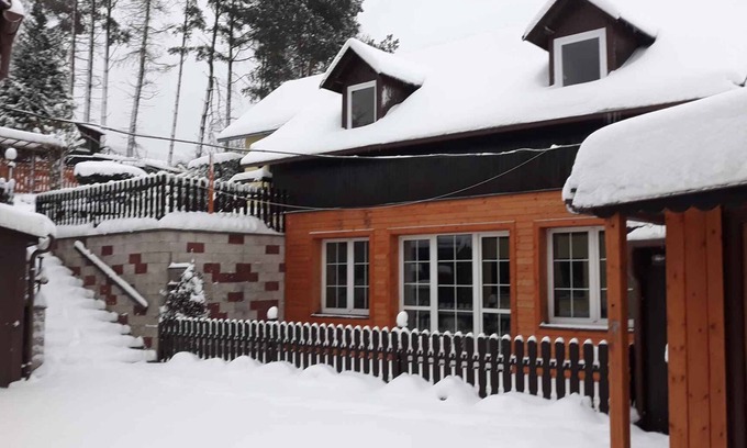 Jetrichovice Apartment | Modern Holiday Apartment with Pool and Top Guest Rating