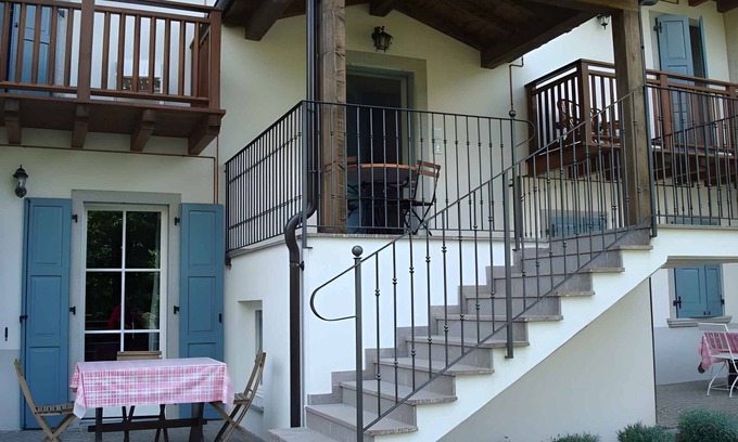Locca Apartment | Cozy Holiday Apartment with Balconies and Ocean Views