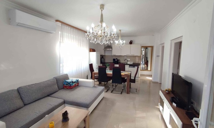 Fonyod Apartment | Scenic Holiday Apartment with Lake Views and Oceanfront Access