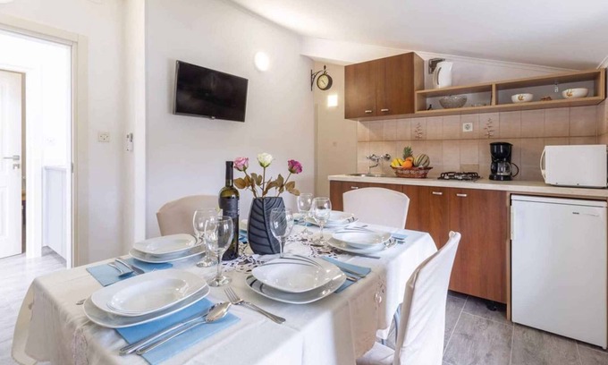Jasenovica Apartment | Air-Conditioned Holiday Apartment with Ocean View Amenities