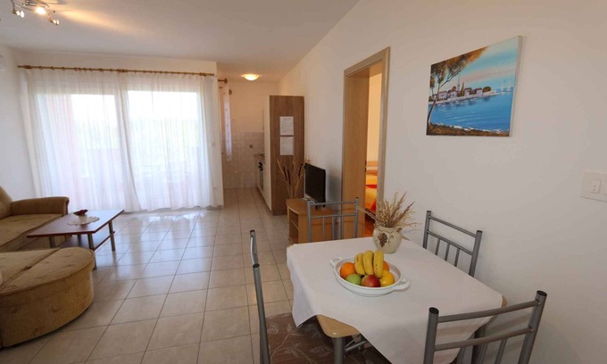 Silo Apartment | Cozy Holiday Apartment with Ocean View & Pet-Friendly Amenities