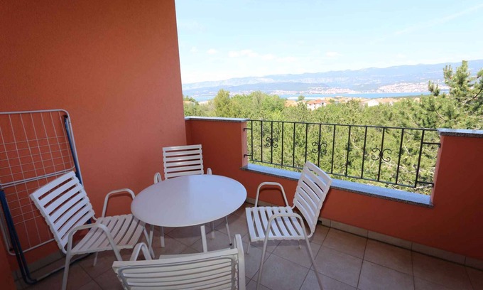 Silo Apartment | Charming Holiday Apartment with Ocean Views & Air Conditioning