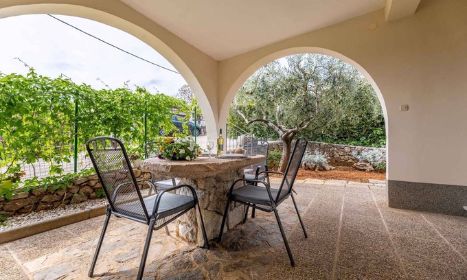 Vrbnik Apartment | Charming Holiday Apartment with Ocean View and Terrace