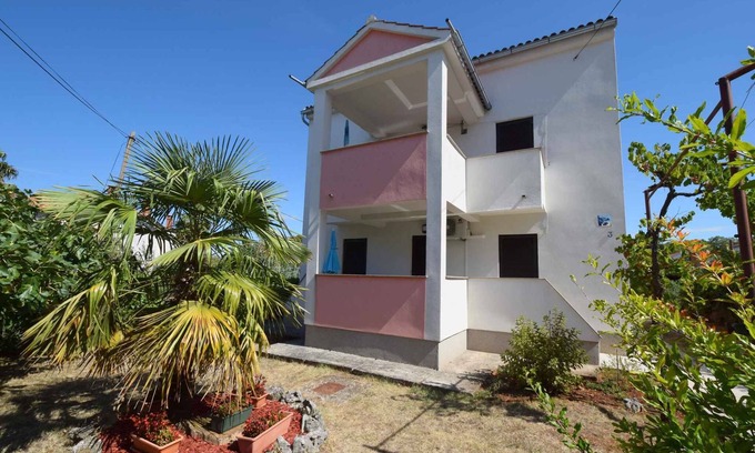 Bogovici Apartment | Inviting Holiday Apartment with Ocean View Terrace