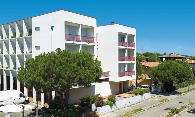 Bibione Lido dei Pini Apartment | Cozy Holiday Apartment with Ocean Views & Covered Balcony