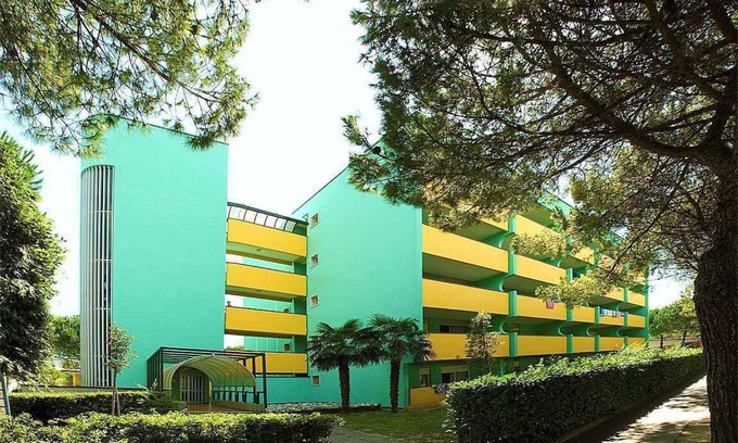 Bibione Apartment | Ideal Holiday Apartment with Balcony & Parking, Rated 10/10