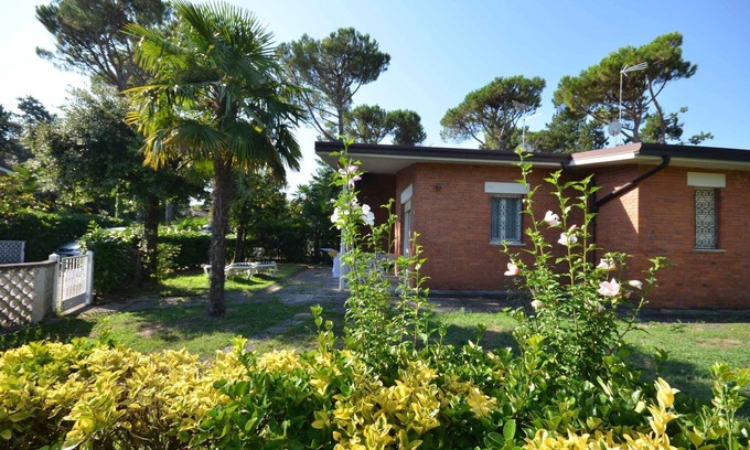 Bibione Pineda Apartment | Inviting Holiday Apartment with Private Garden & Spa