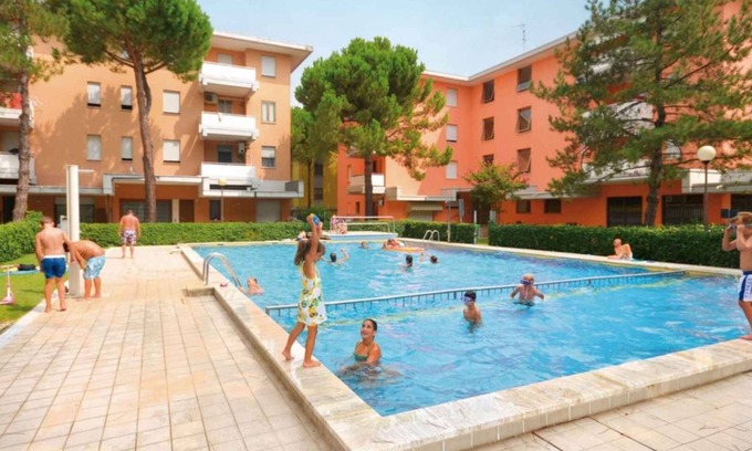Bibione Apartment | Inviting Holiday Apartment with Pool and Ocean View