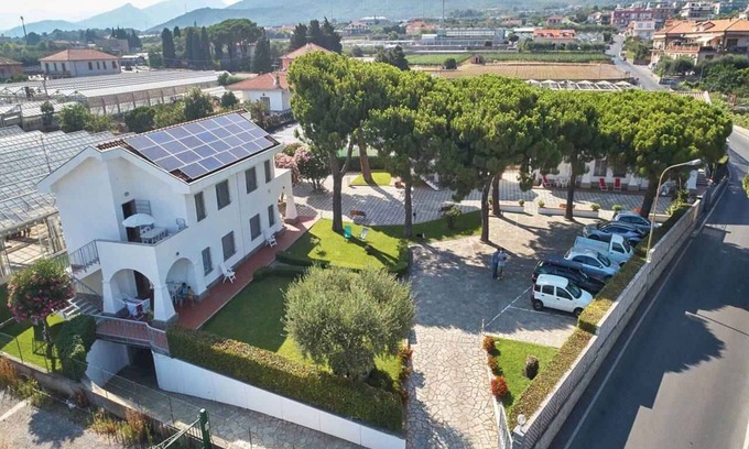 Ceriale Apartment | Cozy Holiday Apartment with Free WiFi and Spa Amenities