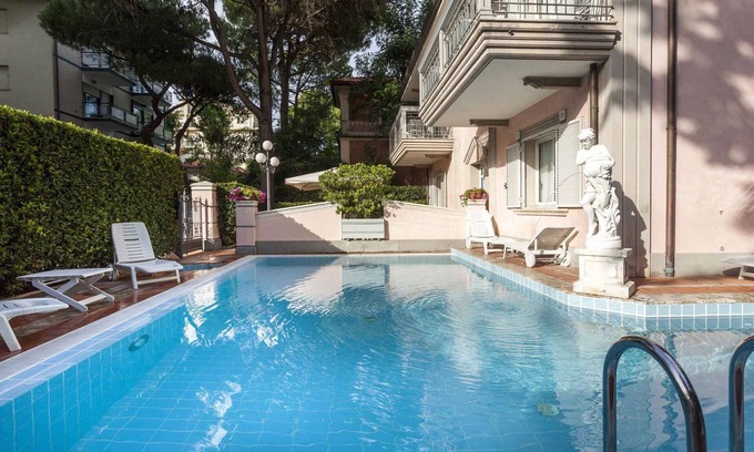 Alba Apartment | Air-Conditioned Holiday Apartment with Balcony & Ocean View