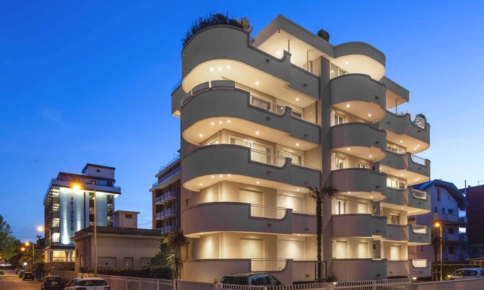 Fogliano Marina Apartment | Cozy Holiday Apartment with Balcony and Ocean Views
