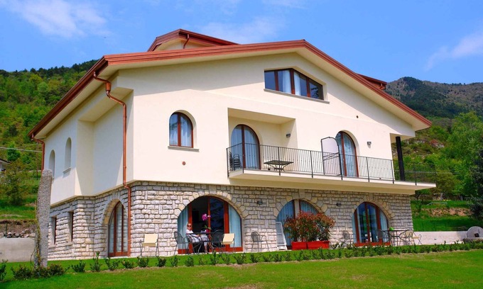 Gardola Apartment | Scenic Holiday Apartment Overlooking Lake Garda Views
