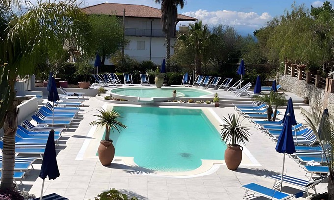 Ricadi Apartment | Scenic Holiday Apartment with Ocean View to Capo Vaticano