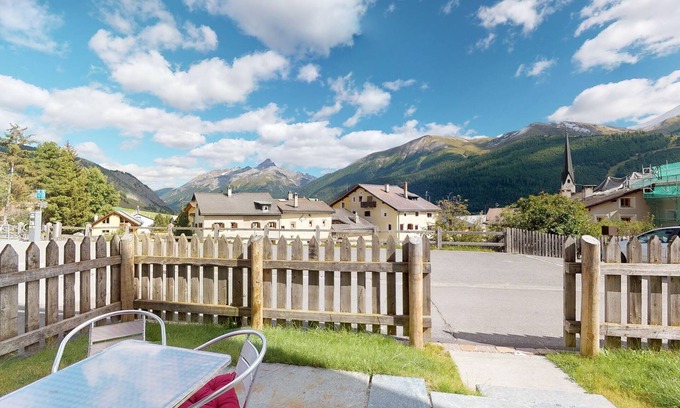 Zuoz Apartment | Cozy Holiday Apartment Zuoz for 4 with Family-Friendly Amenities