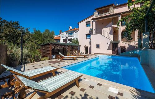 Pjescana Uvala House | Villa Holiday: Family-Friendly Retreat with Inviting Pool