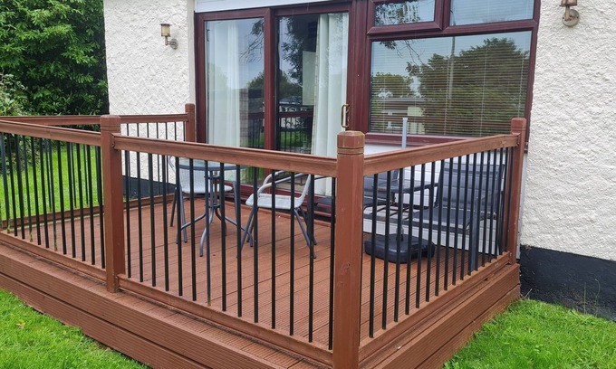 Kilkhampton Ski Chalet | Pet-Friendly Holiday Chalet at Penstowe Park, North Cornwall