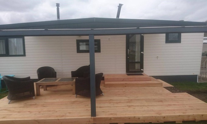 Paasloo House | Holiday chalet near the canals of Giethoorn (Dutch Venice) and National Park Weerribben - Wieden, beautiful nature and many beautiful animals such as the otter, kingfisher, deer, fox, buzzard, osprey, sea eagle, hawk and many others. Especially loved