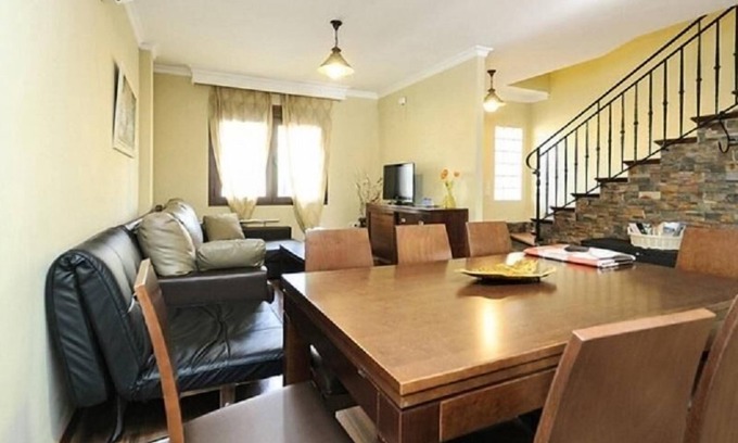 Guevejar House | Family-Friendly Holiday House Güevéjar with Pool & Kitchen