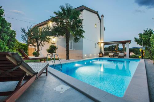 Donji Prolozac Villa | Oceanfront Holiday Cottage Kokic - Rated 9.6 by Guests
