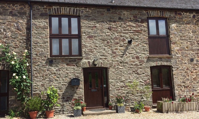 Broadwoodkelly Cottage | Cozy Cottage Near Dartmoor: Breakfast & Kitchen Included