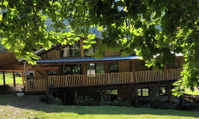 Central Kootenay House | Family Retreat Near Water with Decks & Fire Pit Area
