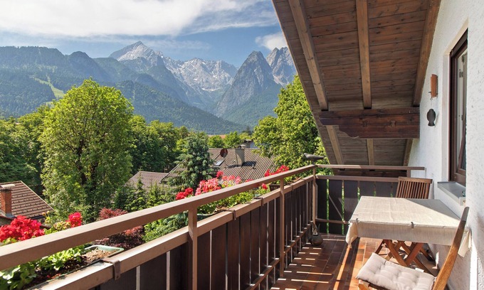 Garmisch-Partenkirchen Apartment | Scenic Holiday Apartment "Ferienwohnung Anette" with Wi-Fi