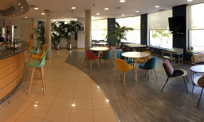 San Sebastian de los Reyes Hotel | Modern Holiday Inn Express Madrid with Spa & Breakfast