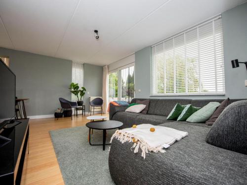 Terherne House | Welcoming Holiday Home with Private Jetty for Families