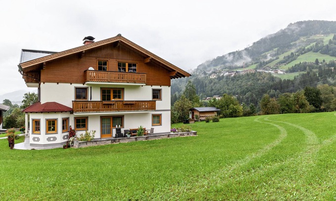 Sankt Veit im Pongau Apartment | Inviting Holiday Flat 'Haus Unterrain' with Scenic Mountain Views
