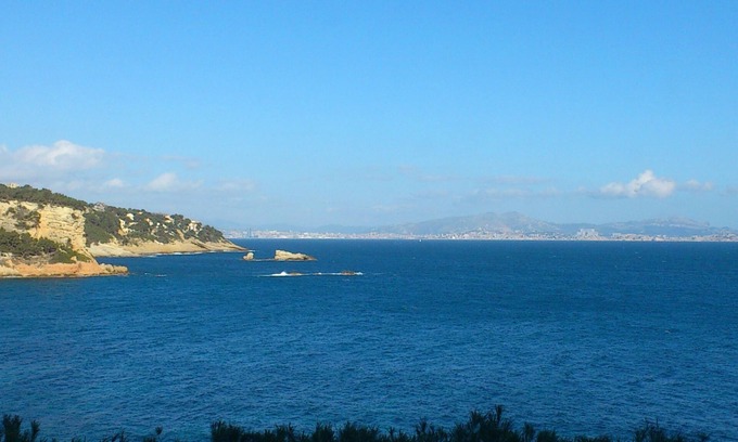 Carry-le-Rouet Apartment | Beachfront Holiday Flat with Spectacular Sea Views